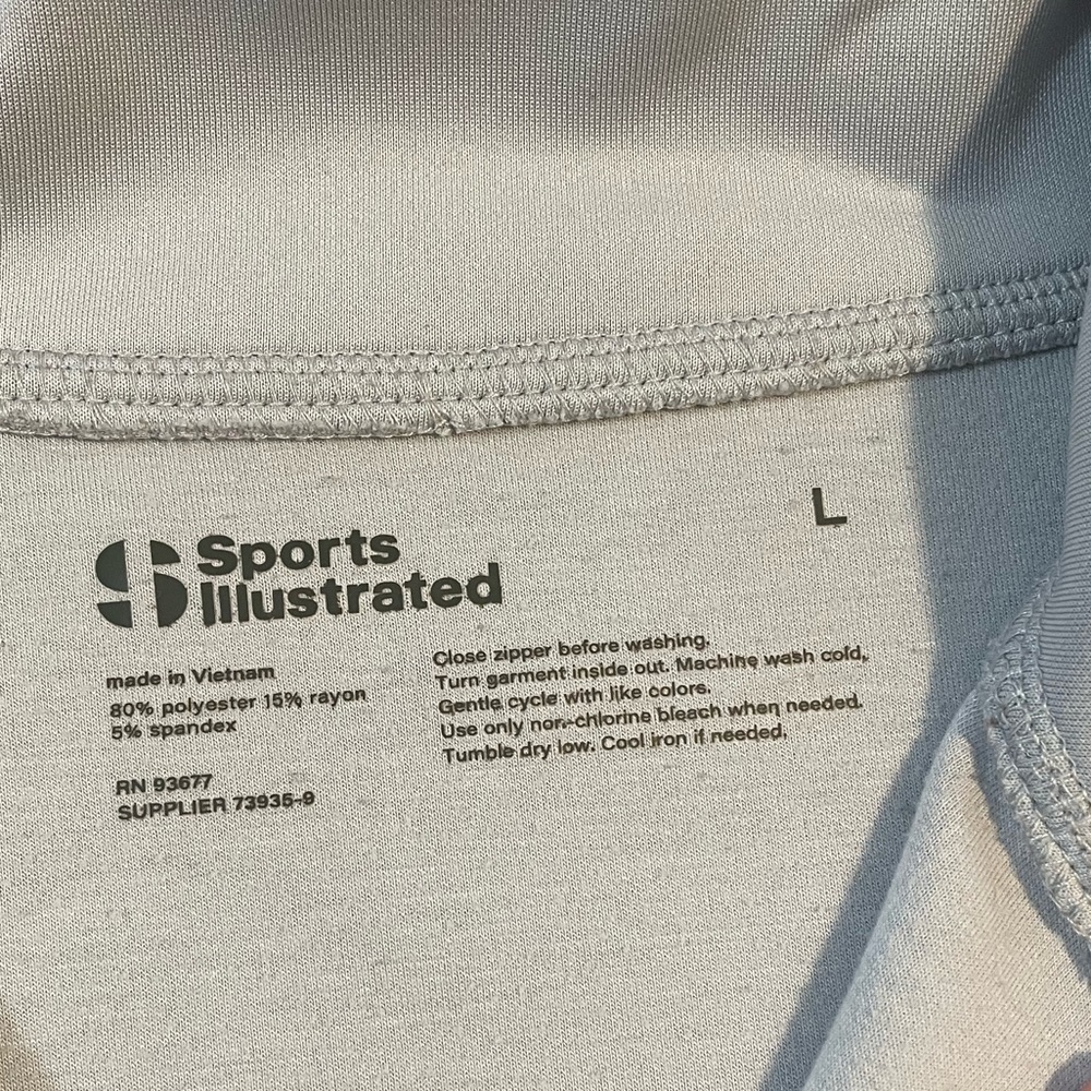 Sports Illustrated Arctic Gray Cropped Long Sleeve Quarter Zip Pullover- Large - Picture 6 of 12